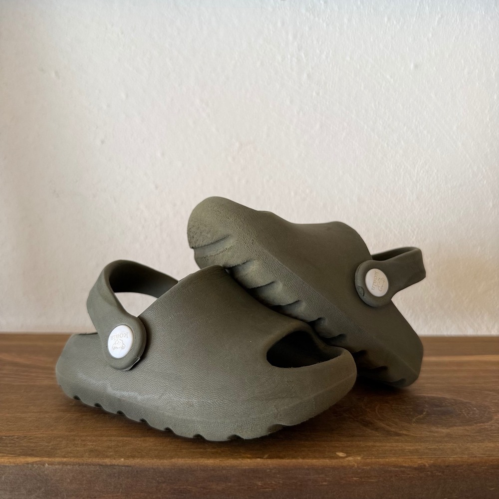 Koala Kids Clogs Olive Green Slip On Sandals Size 4 Lightweight Casual‎ Shoes